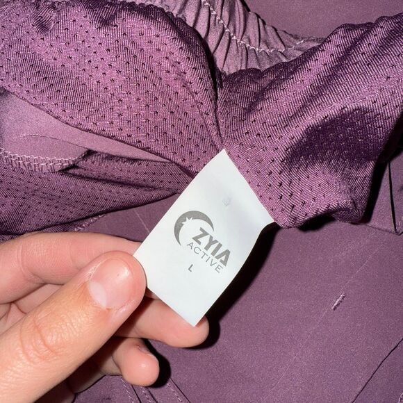 Zyia Large Shorts - Picture 2 of 5